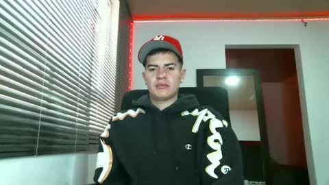 Snapshot of franccesco_699 chatting on January 22, 4:33 pm franccesco_699 online show from January 22, 4:33 pm