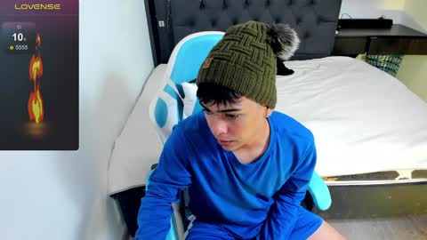 Snapshot of franco_rizzo01 chatting on December 7, 9:00 pm frank online show from December 7, 9:00 pm