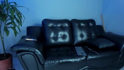 Snapshot of frank98_ chatting on October 4, 10:03 pm frank98_ online show from October 4, 10:03 pm