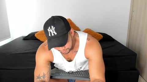 Snapshot of frankmyles01 chatting on January 31, 6:57 pm frank online show from January 31, 6:57 pm