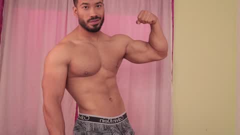 Snapshot of freddsexxx chatting on December 11, 11:43 am FredSeXXX online show from December 11, 11:43 am