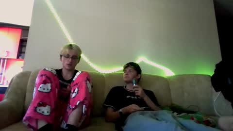 frill1 online show from March 7, 12:36 pm