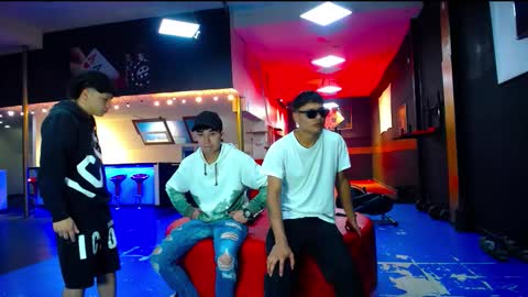 Snapshot of frotloops chatting on September 19, 5:35 pm THOMAS AND DAMIAND online show from September 19, 5:35 pm