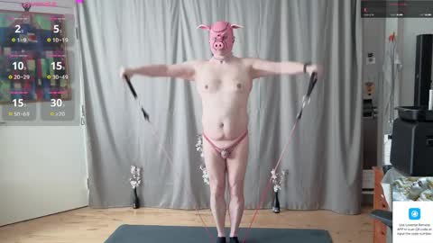 Piggy online show from May 5, 2:41 pm
