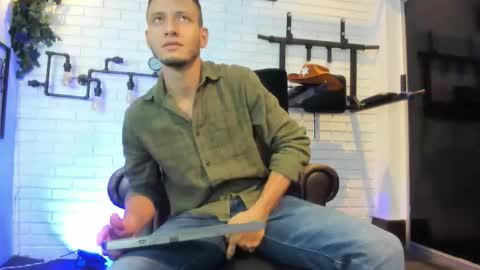 Snapshot of gabrieldraven chatting on October 3, 10:48 pm gabrieldraven online show from October 3, 10:48 pm