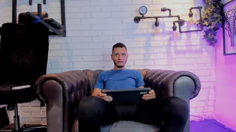 Snapshot of gabrieldraven chatting on September 10, 7:45 pm gabrieldraven online show from September 10, 7:45 pm