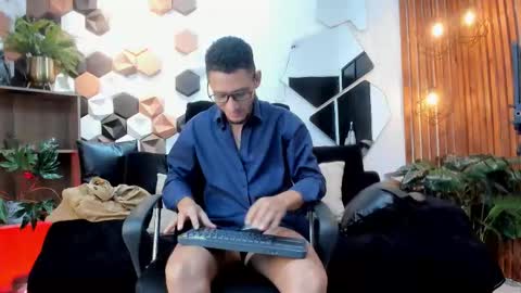 Snapshot of gabrieldraven chatting on October 8, 10:25 pm gabrieldraven online show from October 8, 10:25 pm
