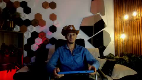 Snapshot of gabrieldraven chatting on October 13, 8:04 pm gabrieldraven online show from October 13, 8:04 pm