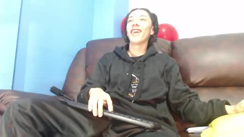 Snapshot of gadiel_sex chatting on February 15, 12:22 pm gadiel_sex online show from February 15, 12:22 pm