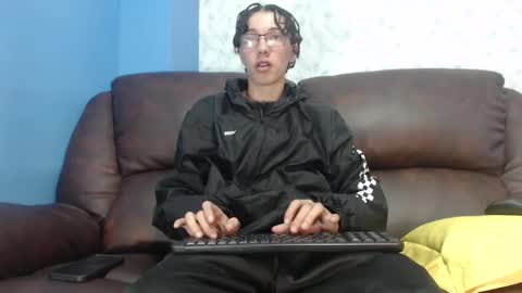 Snapshot of gadiel_sex chatting on February 10, 12:29 pm gadiel_sex online show from February 10, 12:29 pm
