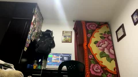 Snapshot of gadiel_sex chatting on March 12, 11:33 pm gadiel_sex online show from March 12, 11:33 pm
