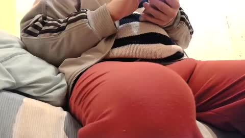 Snapshot of gae89tano chatting on January 4, 8:39 am gae89tano online show from January 4, 8:39 am