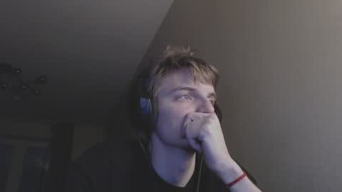 Snapshot of gasturfahe chatting on December 18, 12:32 am gasturfahe online show from December 18, 12:32 am