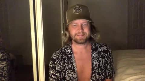 Snapshot of gcsurfer81 chatting on October 16, 9:28 am gcsurfer81 online show from October 16, 9:28 am