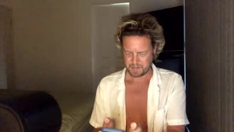 Snapshot of gcsurfer81 chatting on December 6, 8:15 am gcsurfer81 online show from December 6, 8:15 am