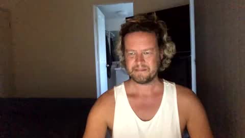 Snapshot of gcsurfer81 chatting on January 22, 8:29 am gcsurfer81 online show from January 22, 8:29 am