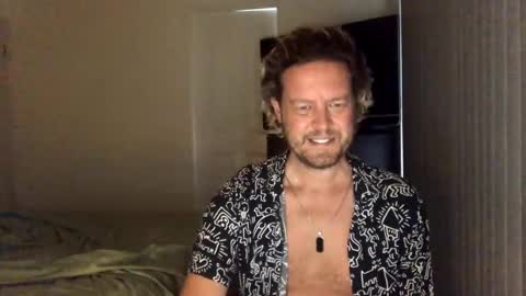 Snapshot of gcsurfer81 chatting on December 9, 7:39 am gcsurfer81 online show from December 9, 7:39 am