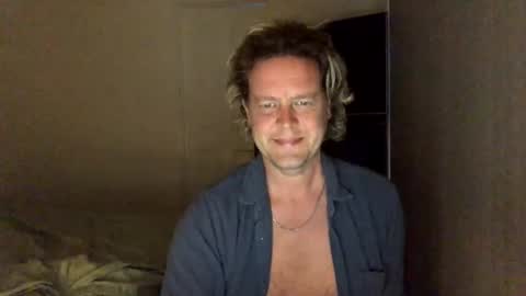 Snapshot of gcsurfer81 chatting on December 31, 8:37 am gcsurfer81 online show from December 31, 8:37 am