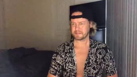 Snapshot of gcsurfer81 chatting on February 23, 11:04 pm gcsurfer81 online show from February 23, 11:04 pm