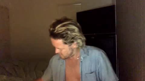 Snapshot of gcsurfer81 chatting on December 18, 8:20 am gcsurfer81 online show from December 18, 8:20 am
