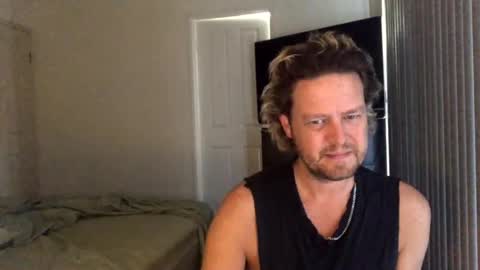 Snapshot of gcsurfer81 chatting on December 19, 7:29 am gcsurfer81 online show from December 19, 7:29 am