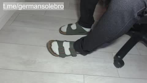 GermanSoleBro online show from October 2, 6:17 am