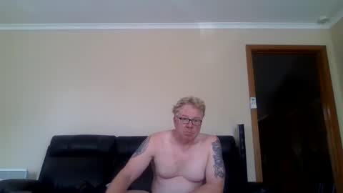 gimmmieoooo online show from February 18, 6:11 am