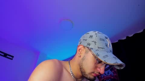 GIOMAR REYES online show from December 24, 7:39 am