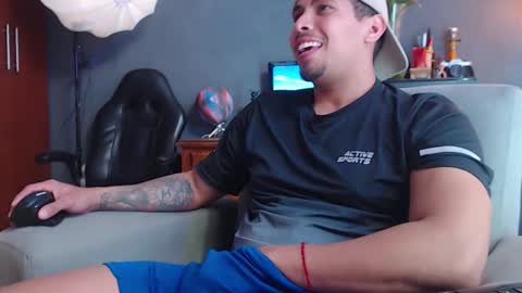 piggy boy online show from November 24, 7:15 pm