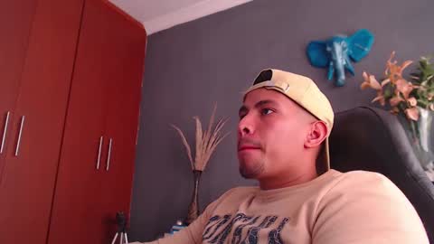 piggy boy online show from January 11, 9:04 pm