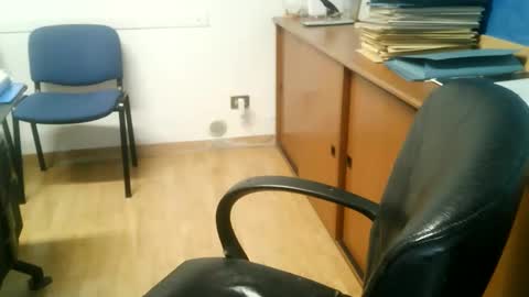 giuseppevai1 online show from January 5, 6:00 pm