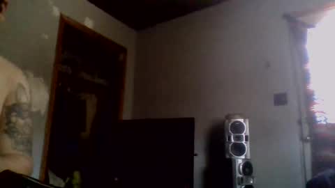 Snapshot of givr6inches chatting on October 3, 9:42 pm e-Bizl online show from October 3, 9:42 pm