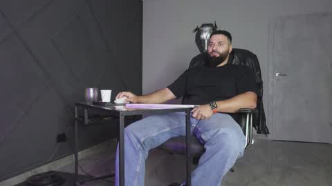 Matthew .. for short call me Matt online show from November 9, 4:49 am