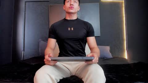 Snapshot of god_of_olympus1 chatting on December 6, 12:49 pm steven online show from December 6, 12:49 pm