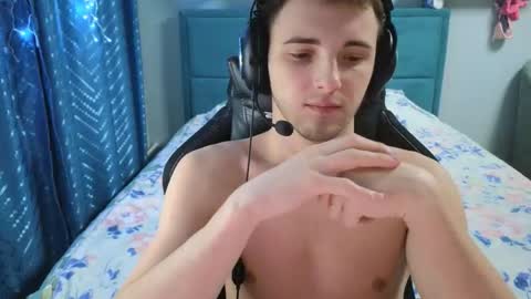 Golden boyyy21 online show from January 31, 9:35 pm