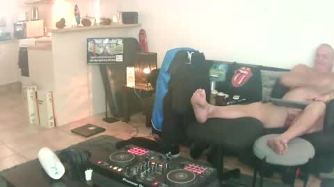 goldyguy011 online show from June 24, 3:42 am