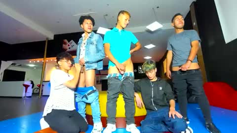 GRIVALS. THOMAS AND DAMIAND online show from December 31, 6:13 pm