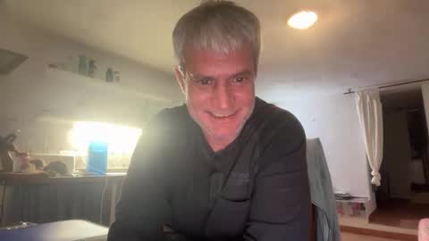 guardiannif_ online show from January 31, 8:18 pm