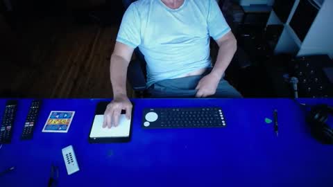 guesswhatigot2 online show from November 27, 8:29 am