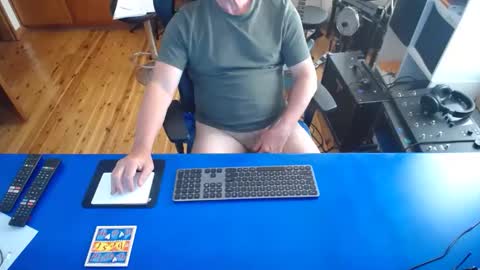 Snapshot of guesswhatigot2 chatting on January 19, 7:36 am guesswhatigot2 online show from January 19, 7:36 am