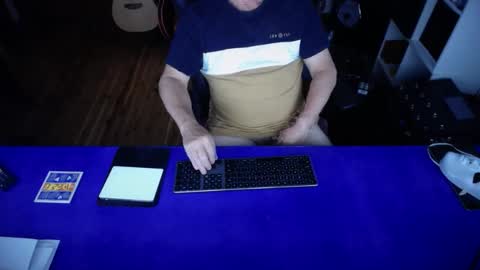 Snapshot of guesswhatigot2 chatting on March 1, 9:18 am guesswhatigot2 online show from March 1, 9:18 am
