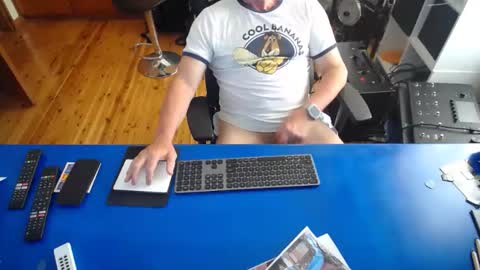 Snapshot of guesswhatigot2 chatting on December 6, 7:32 am guesswhatigot2 online show from December 6, 7:32 am