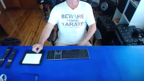 Snapshot of guesswhatigot2 chatting on January 14, 2:19 am guesswhatigot2 online show from January 14, 2:19 am