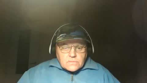 Snapshot of guyboy73 chatting on October 1, 2:15 am guyboy73 online show from October 1, 2:15 am