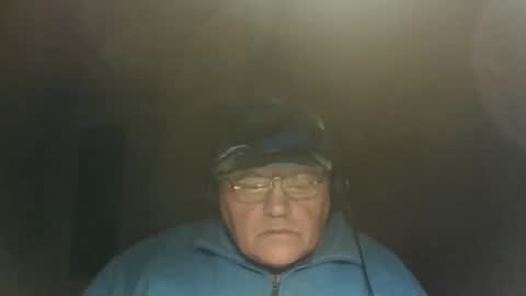 Snapshot of guyboy73 chatting on October 6, 9:52 pm guyboy73 online show from October 6, 9:52 pm