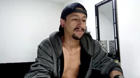 Snapshot of guykarim chatting on December 5, 2:20 am karim online show from December 5, 2:20 am