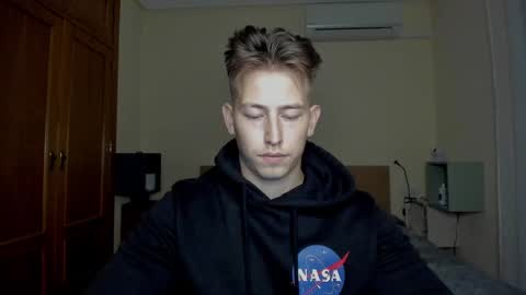 Oliver online show from March 1, 7:48 pm