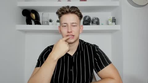 Oliver online show from December 5, 6:56 pm