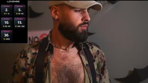 Snapshot of hairyrobxxx chatting on October 18, 9:53 pm HairyRobXxX online show from October 18, 9:53 pm