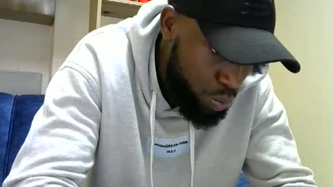 Snapshot of handsome_king30 chatting on December 12, 6:25 am handsome king online show from December 12, 6:25 am